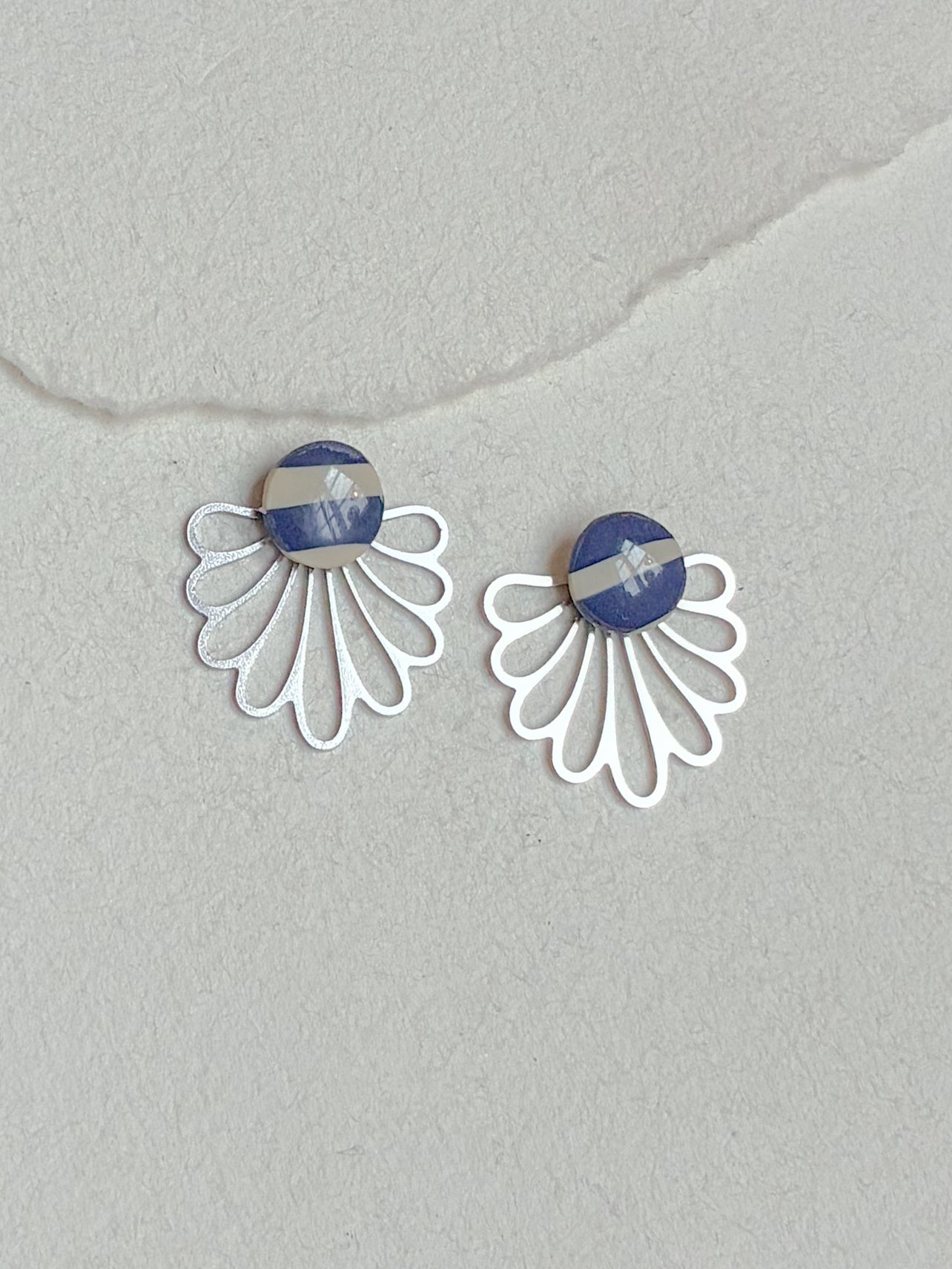 Stribet dot /// floral stål bagstykke