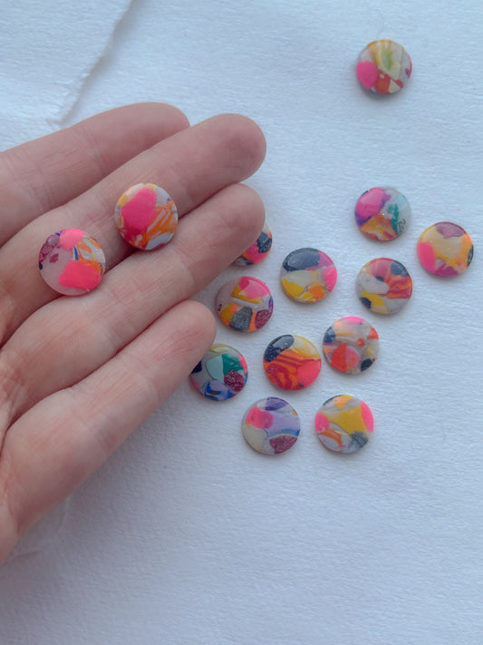 DOTS ørestikker // unika m. farvesplash