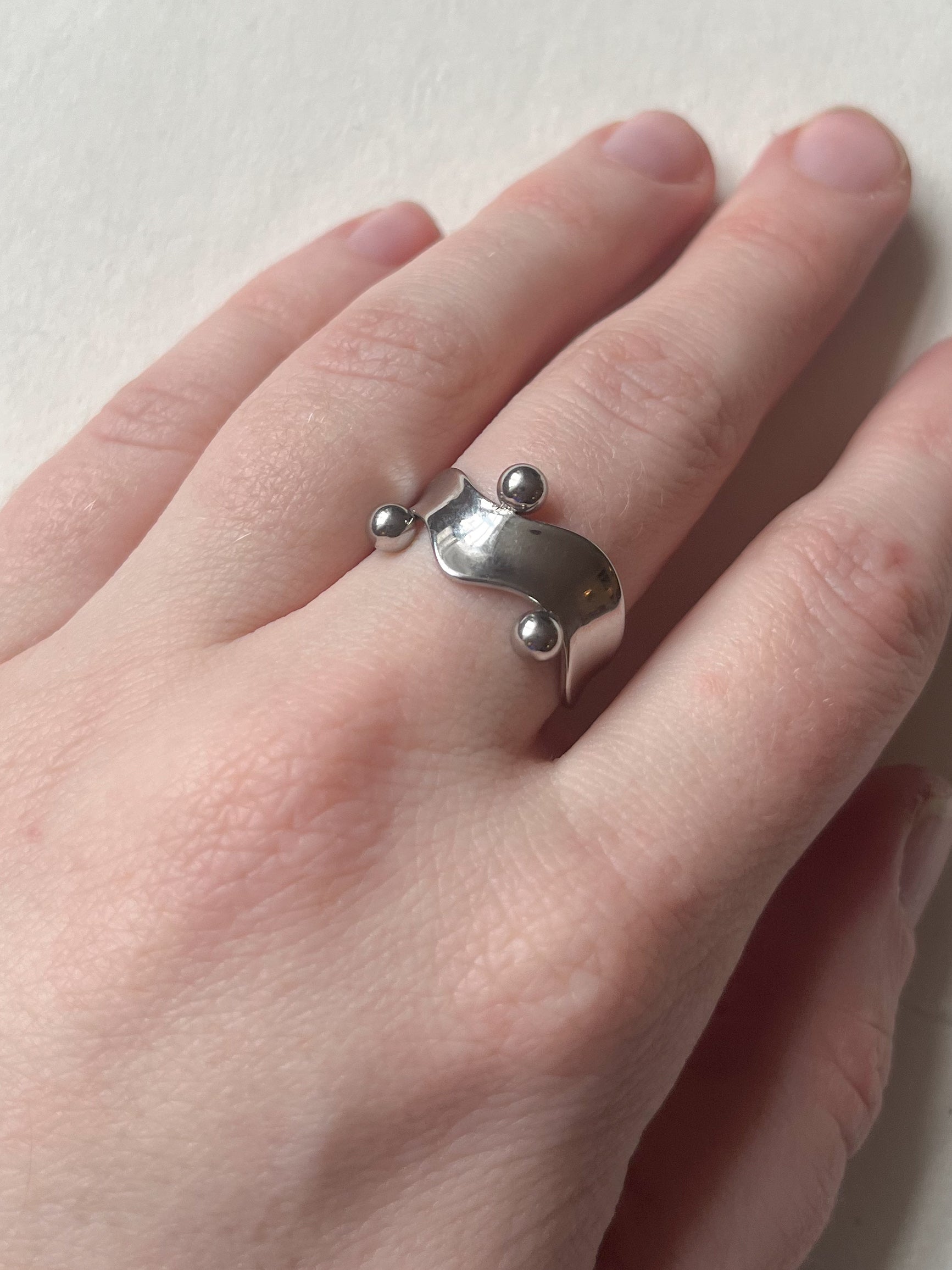 Vandfast ring // artsy dots