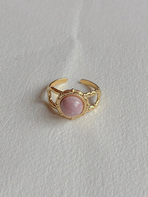 Vandfast forgyldt ring med rosa sten fra Winther Design