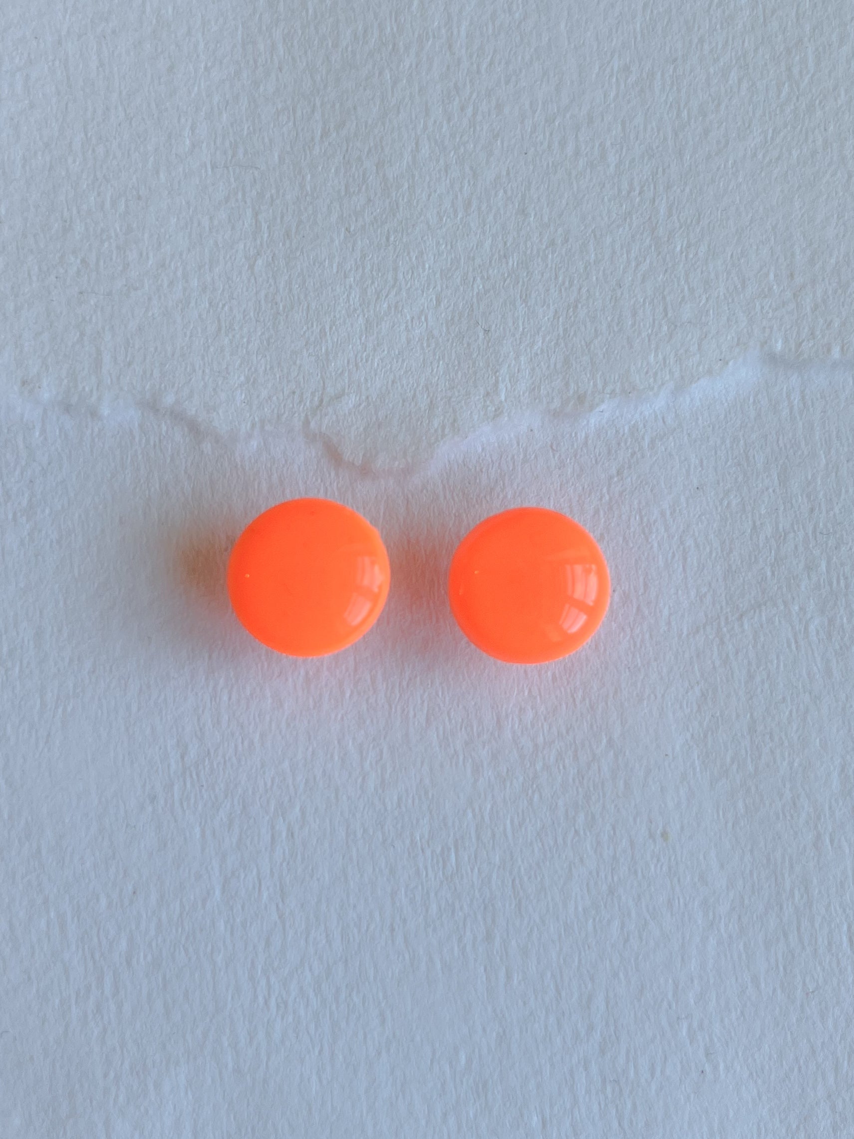 DOTS ørestikker // neon orange