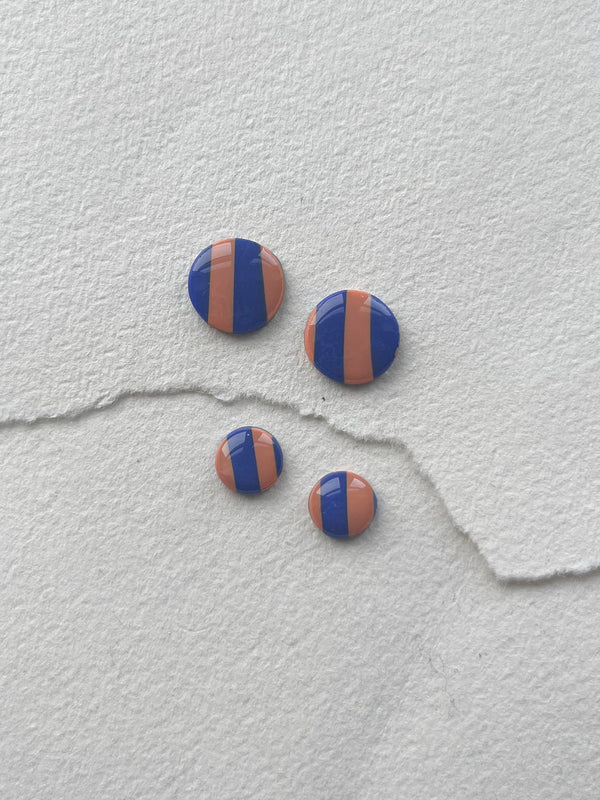 DOTS ørestikker i akryl, blå - klar orange, fra Winther Design