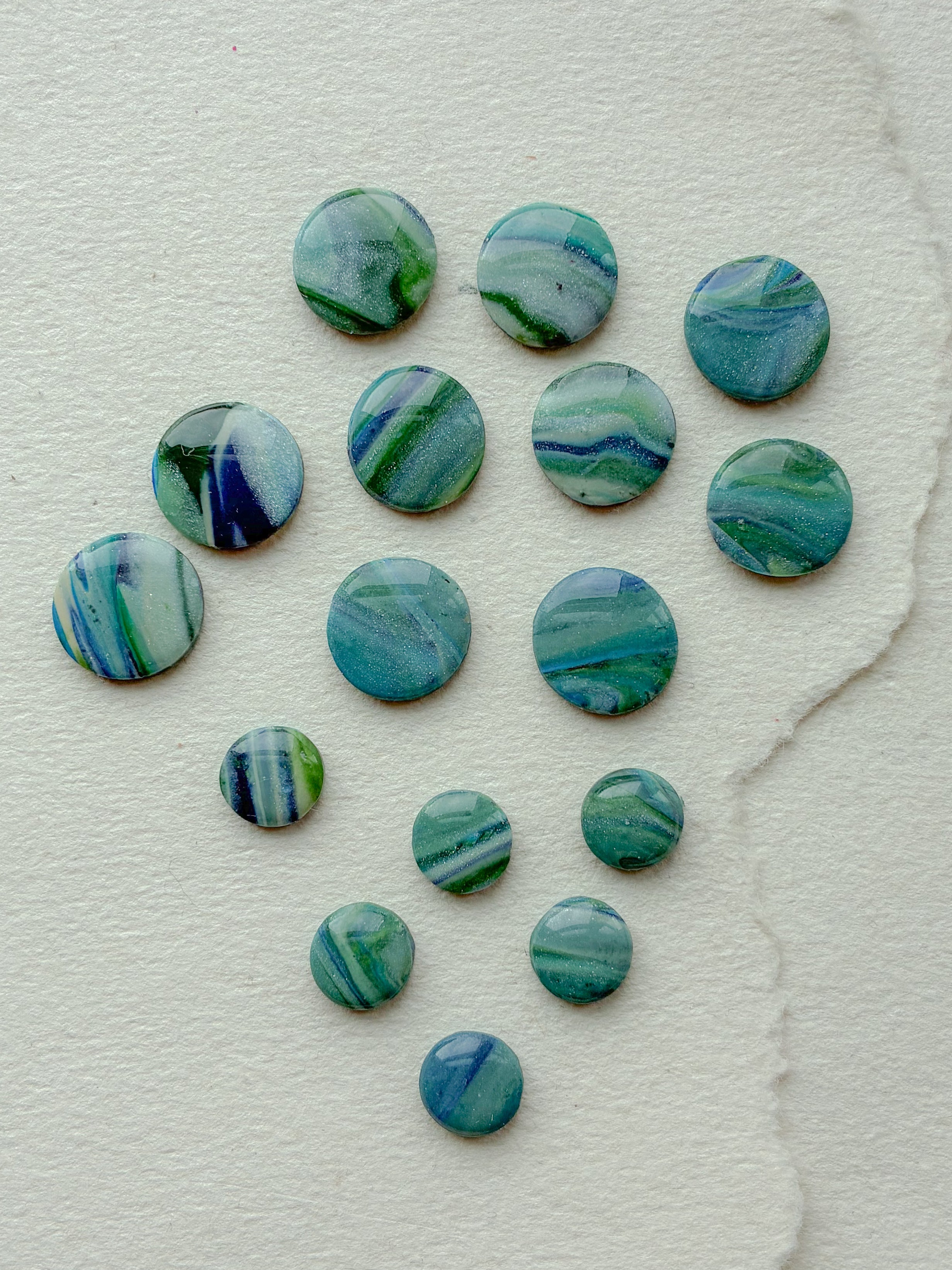 DOTS ørestikker // unika grøn