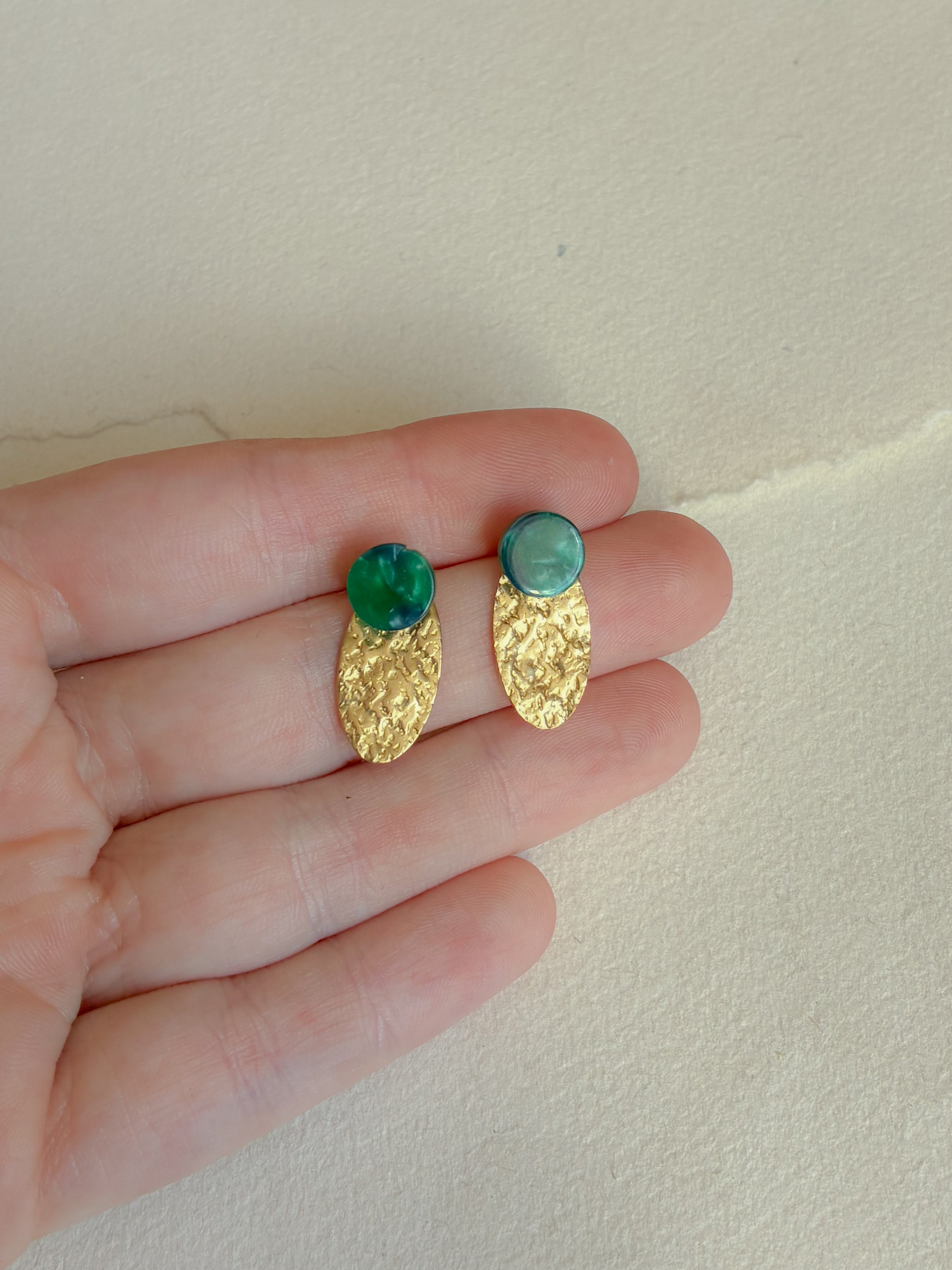 Mørkegrøn dot // messing