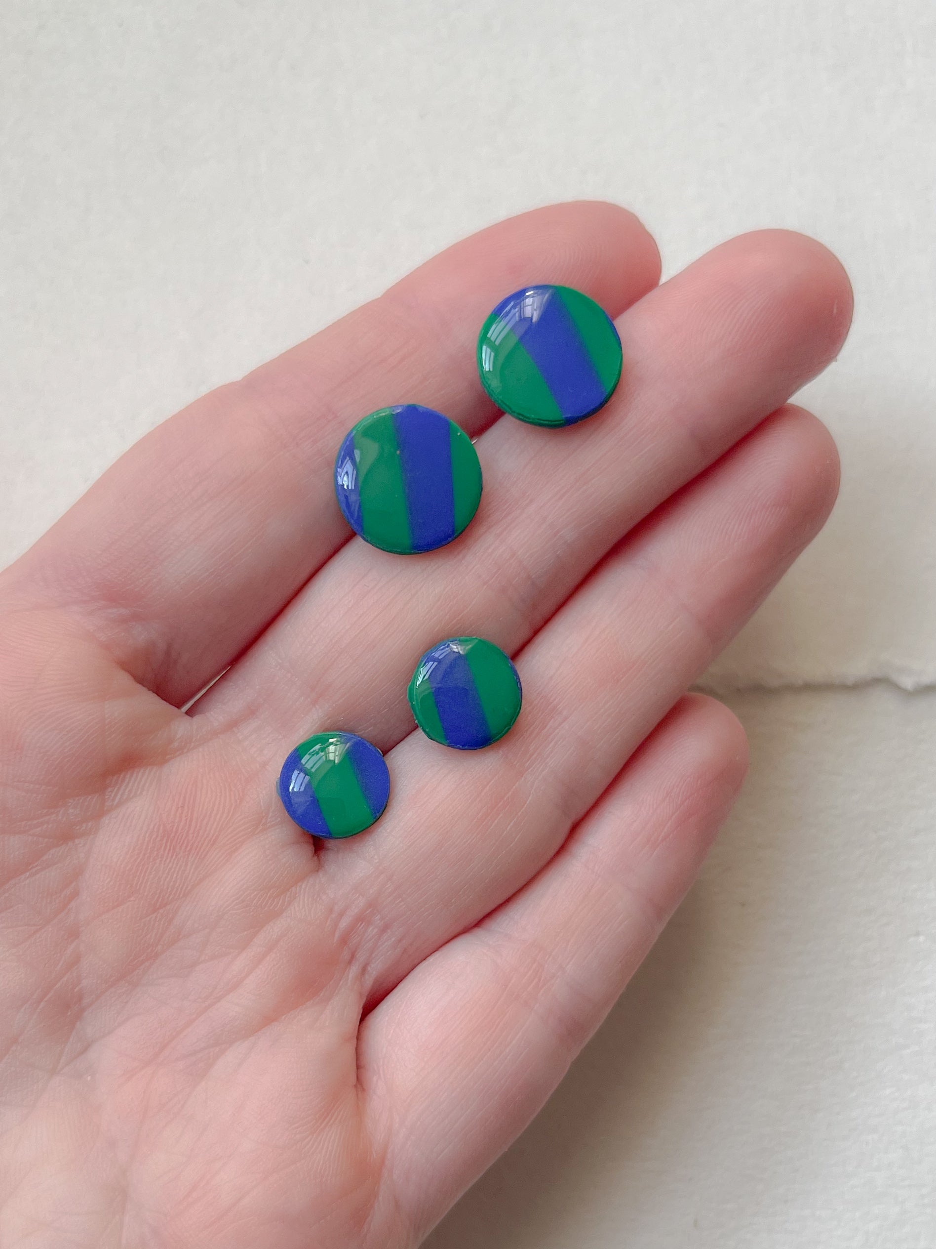 DOTS ørestikker // blå - grøn