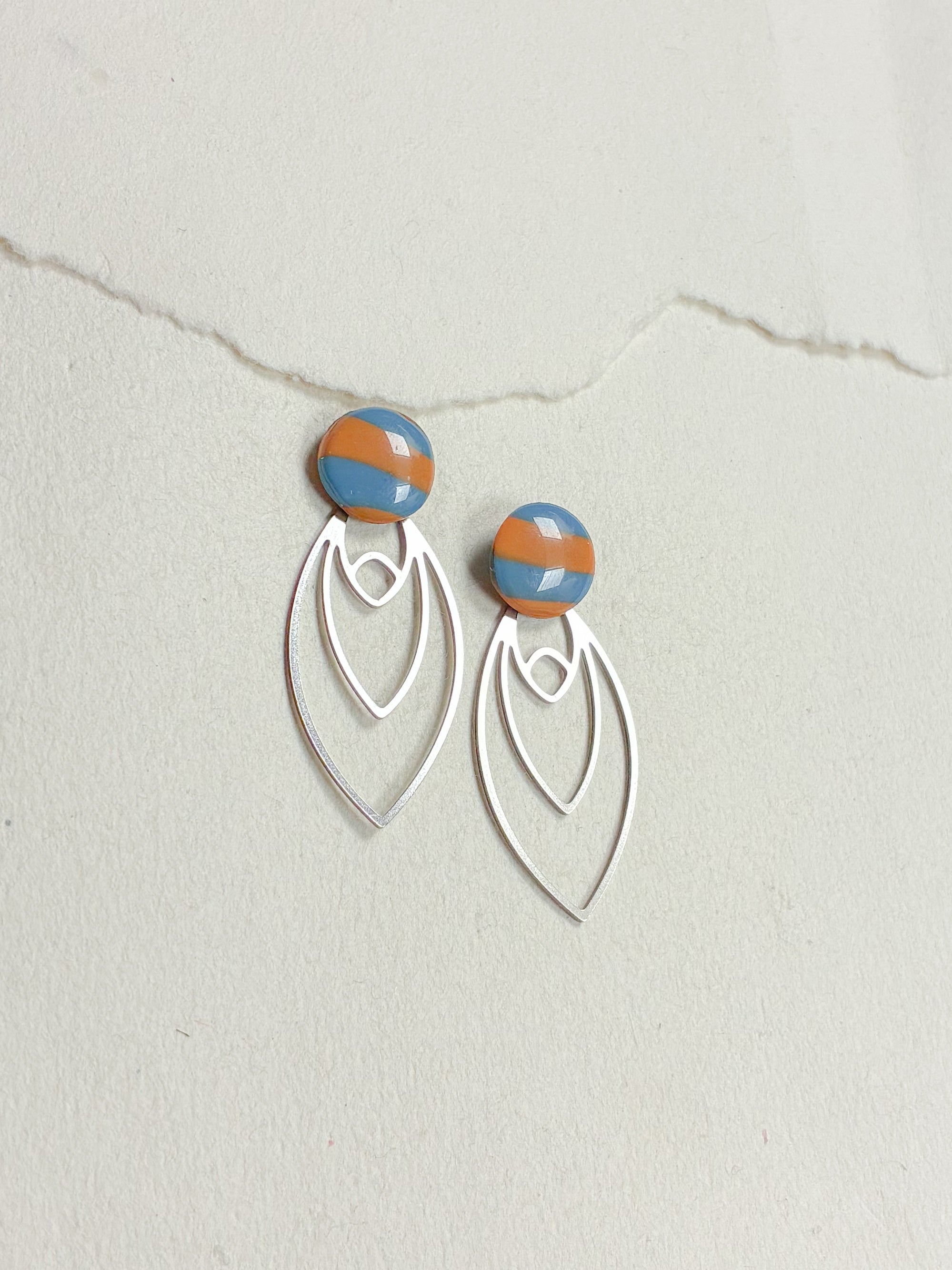 Stribet  dot /// stål bagstykke