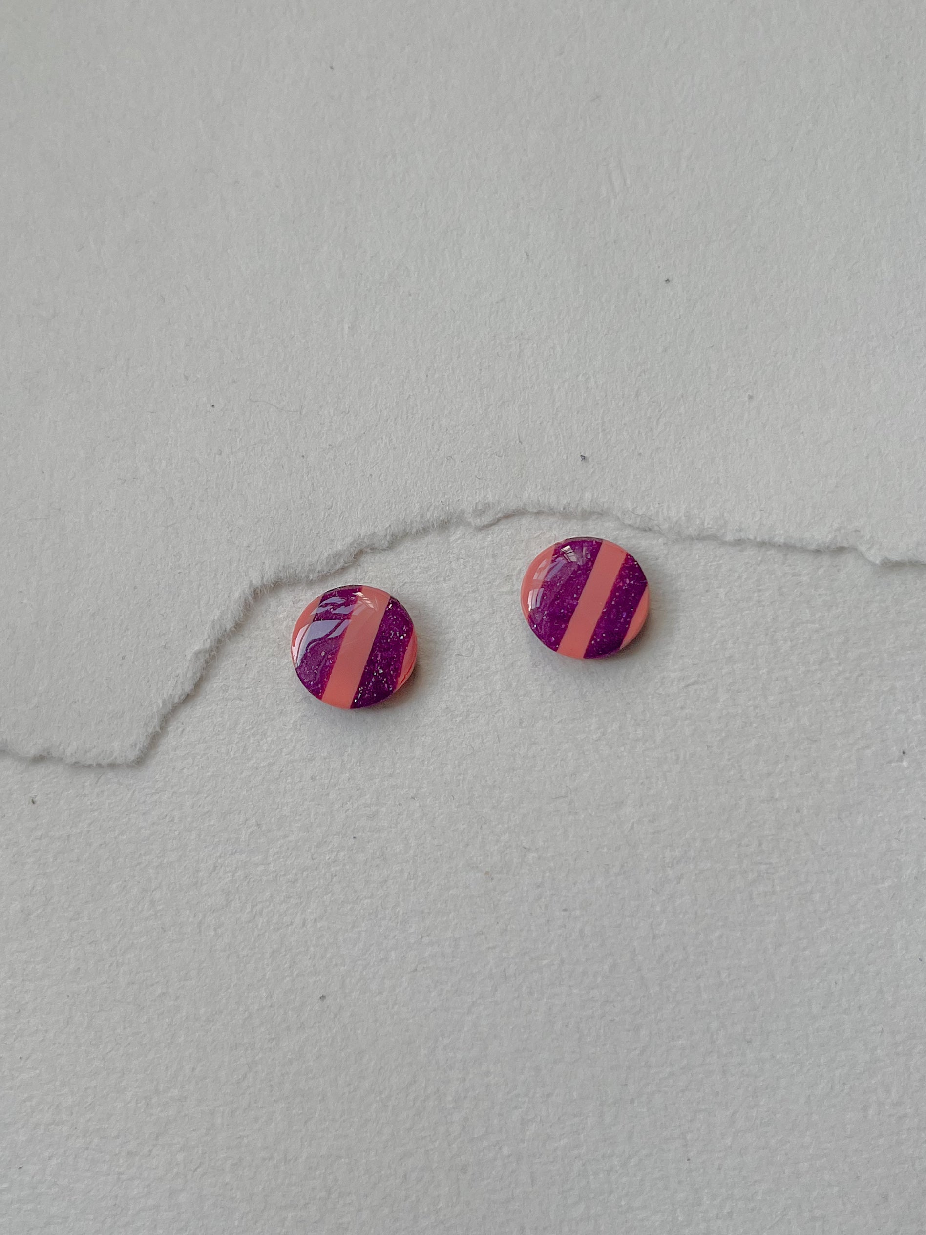 DOTS ørestikker // lyserød - Vinrød