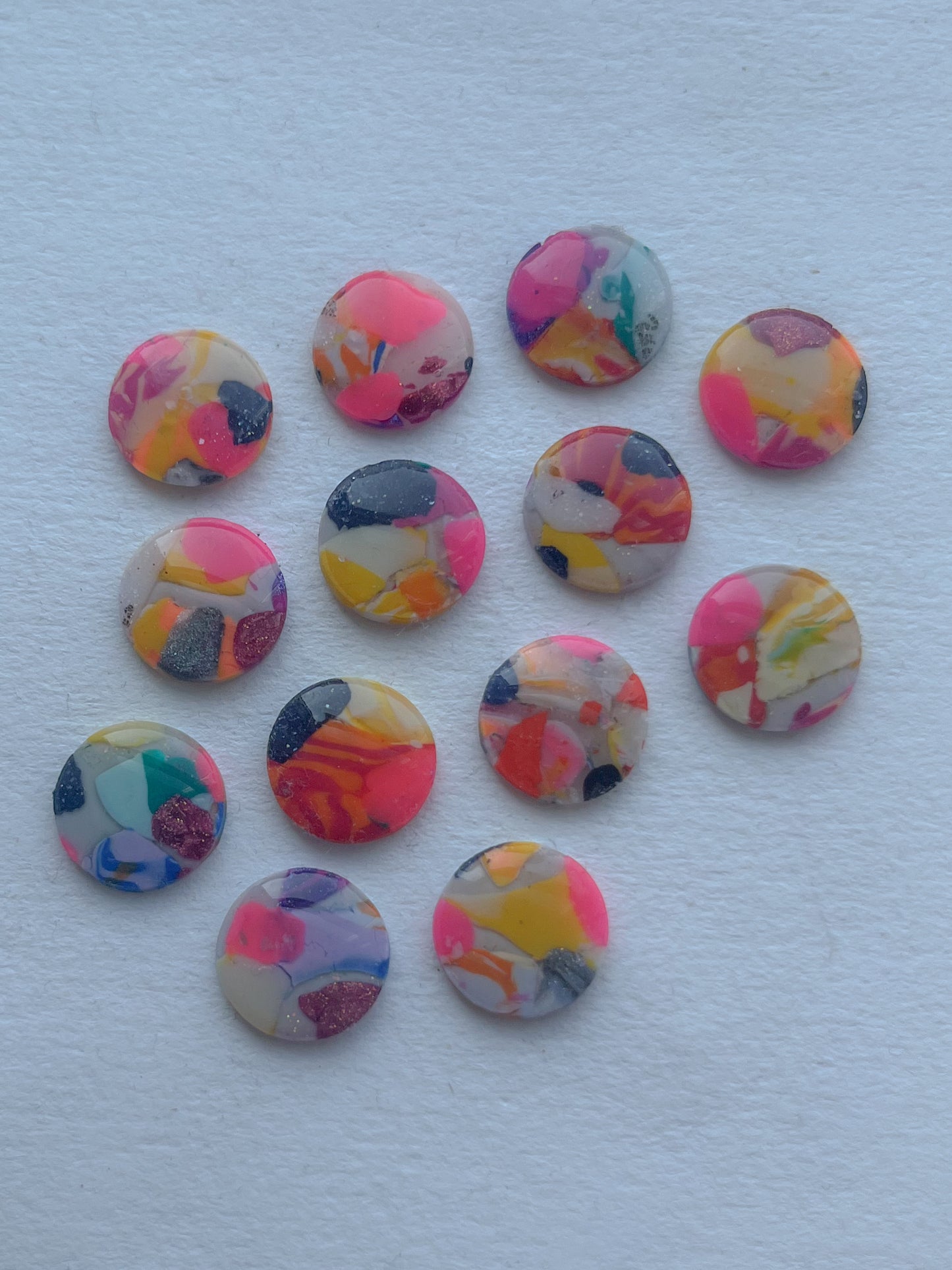 DOTS ørestikker // unika m. farvesplash