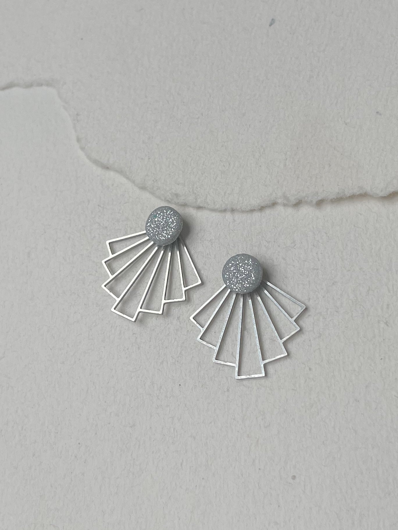 Sølv dot /// stål bagstykke