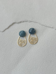 Mørk blå-grøn dot // bølge messing