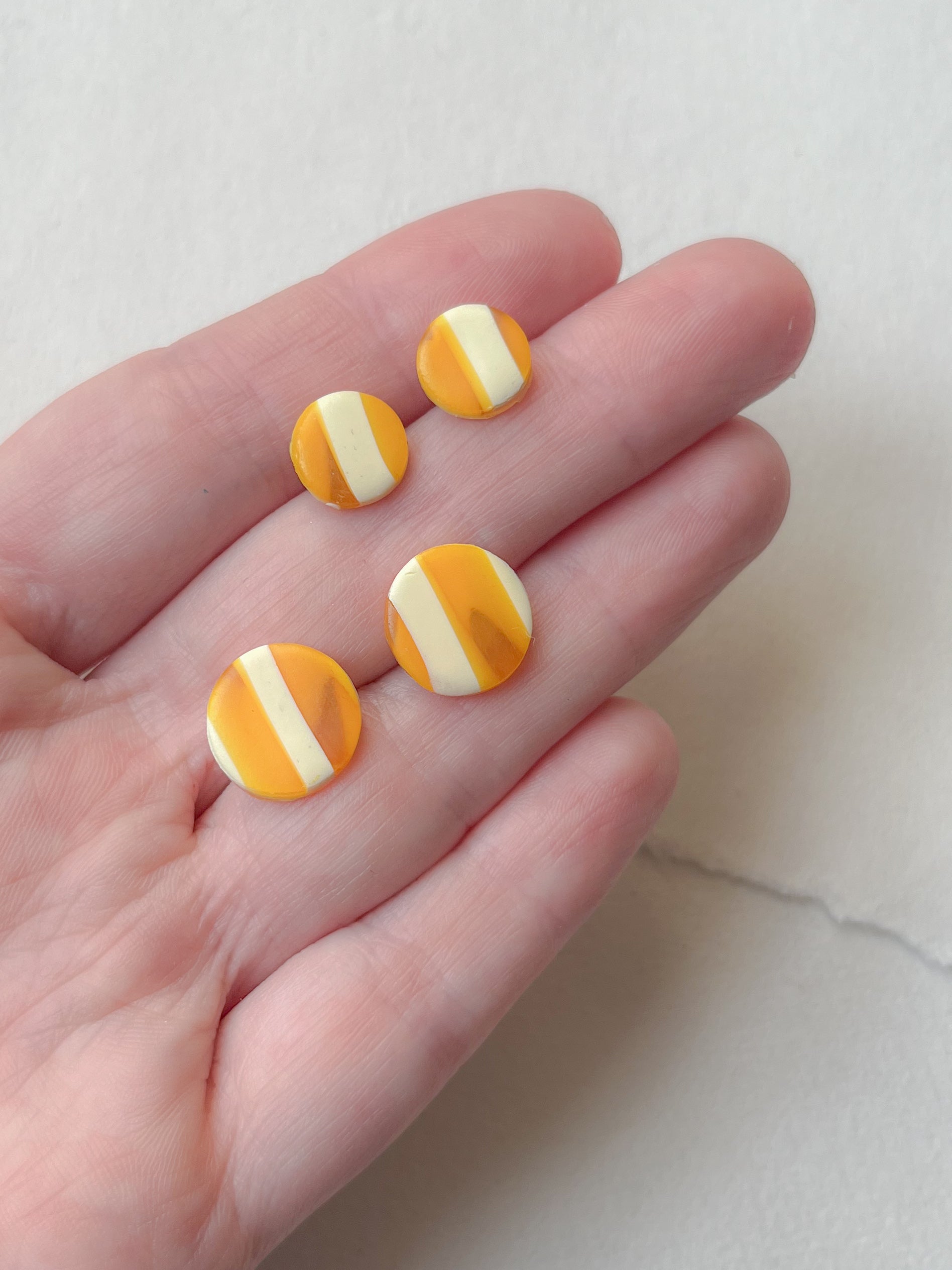 DOTS ørestikker // gul - hvid