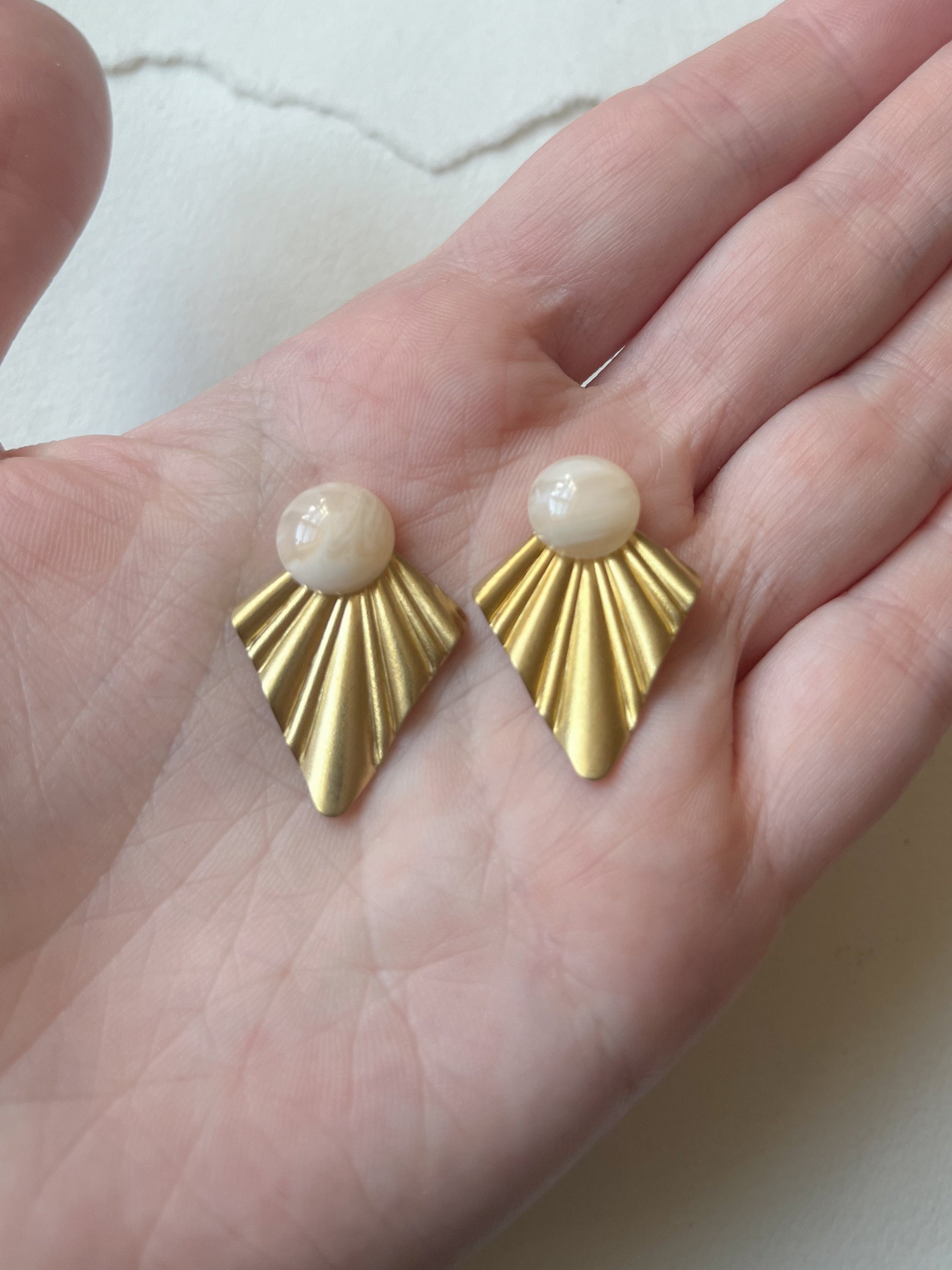 Lys dot // draperet messing