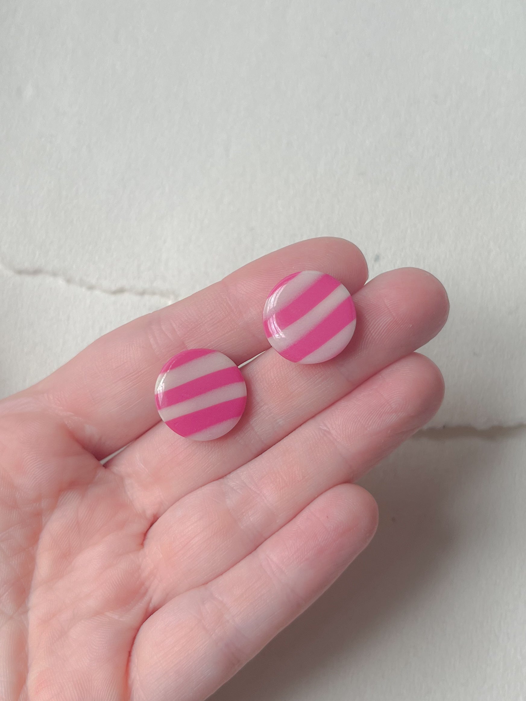 DOTS ørestikker // oversize stribet pink