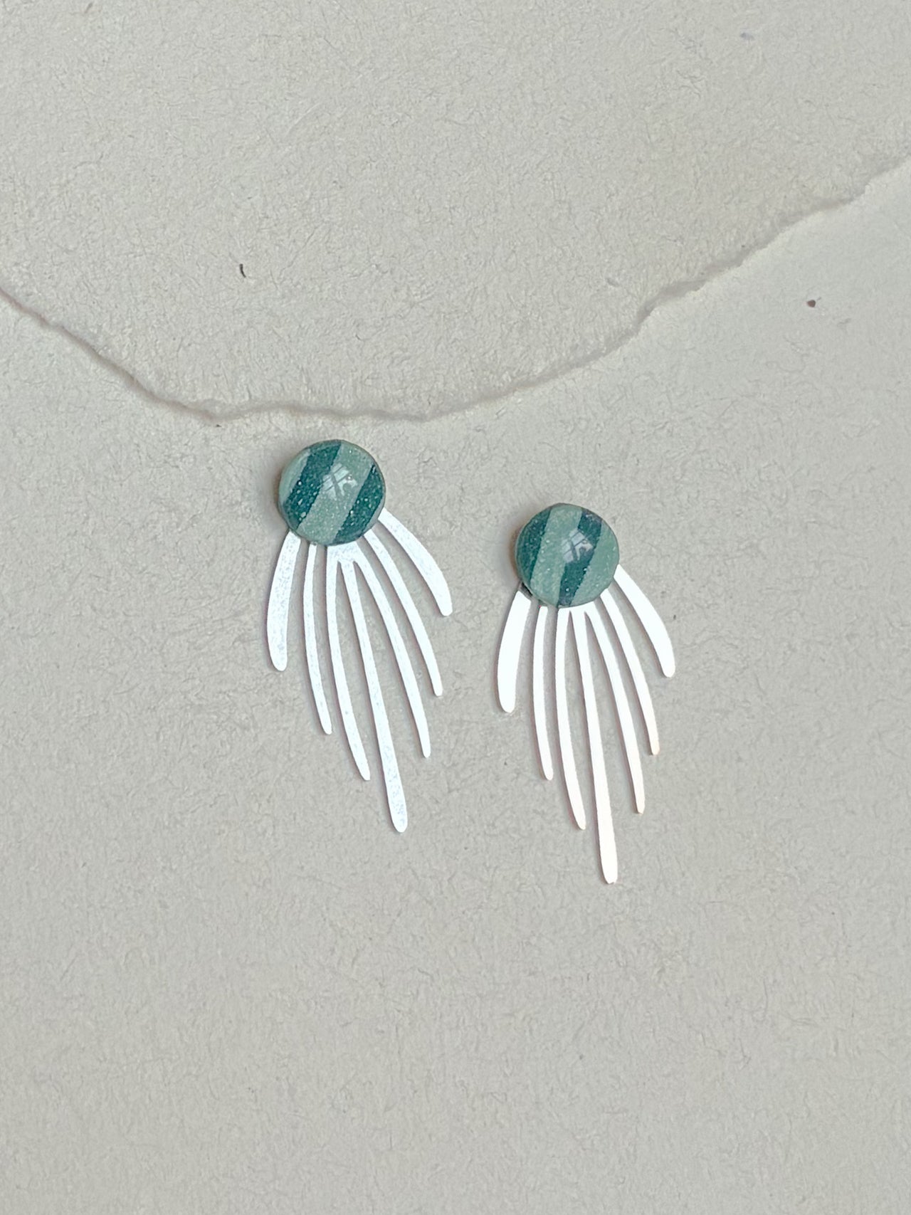 Stribet dot /// stål frynse bagstykke