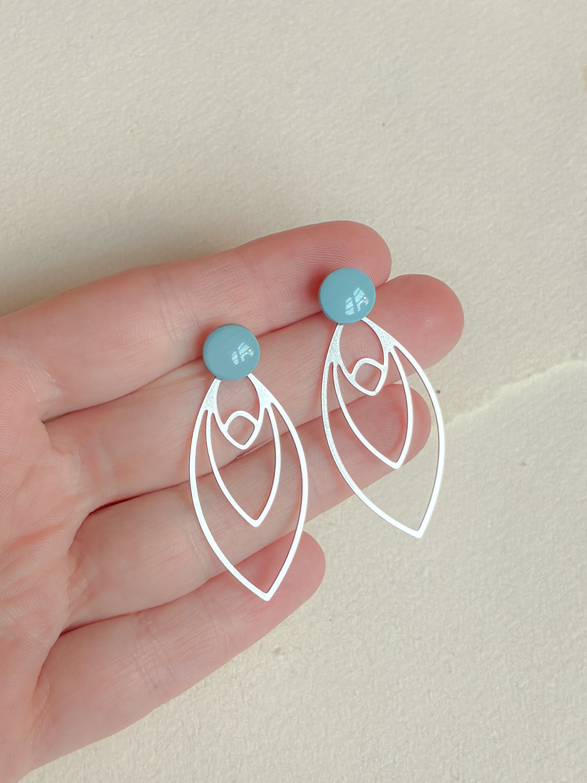 Lys blå dot /// stål bagstykke