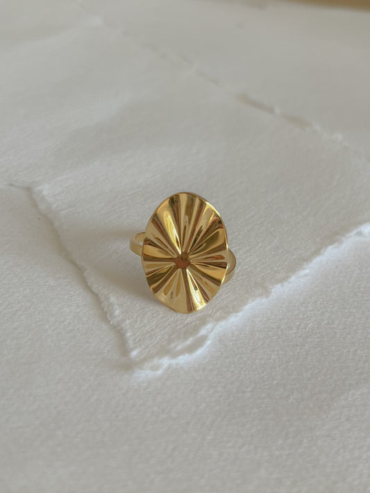 Ring // forgyldt rosette