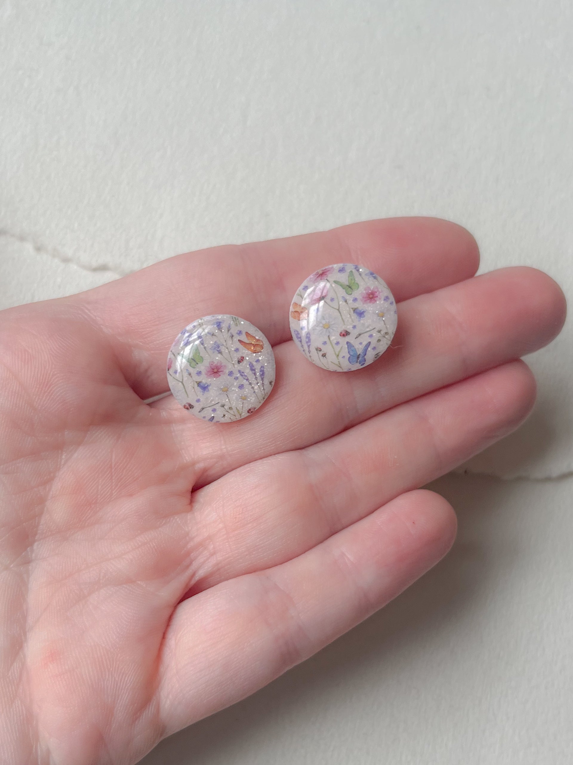 DOTS ørestikker // oversize lys floral