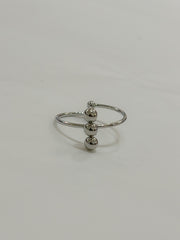 Vandfast Ring // perler på rad stål