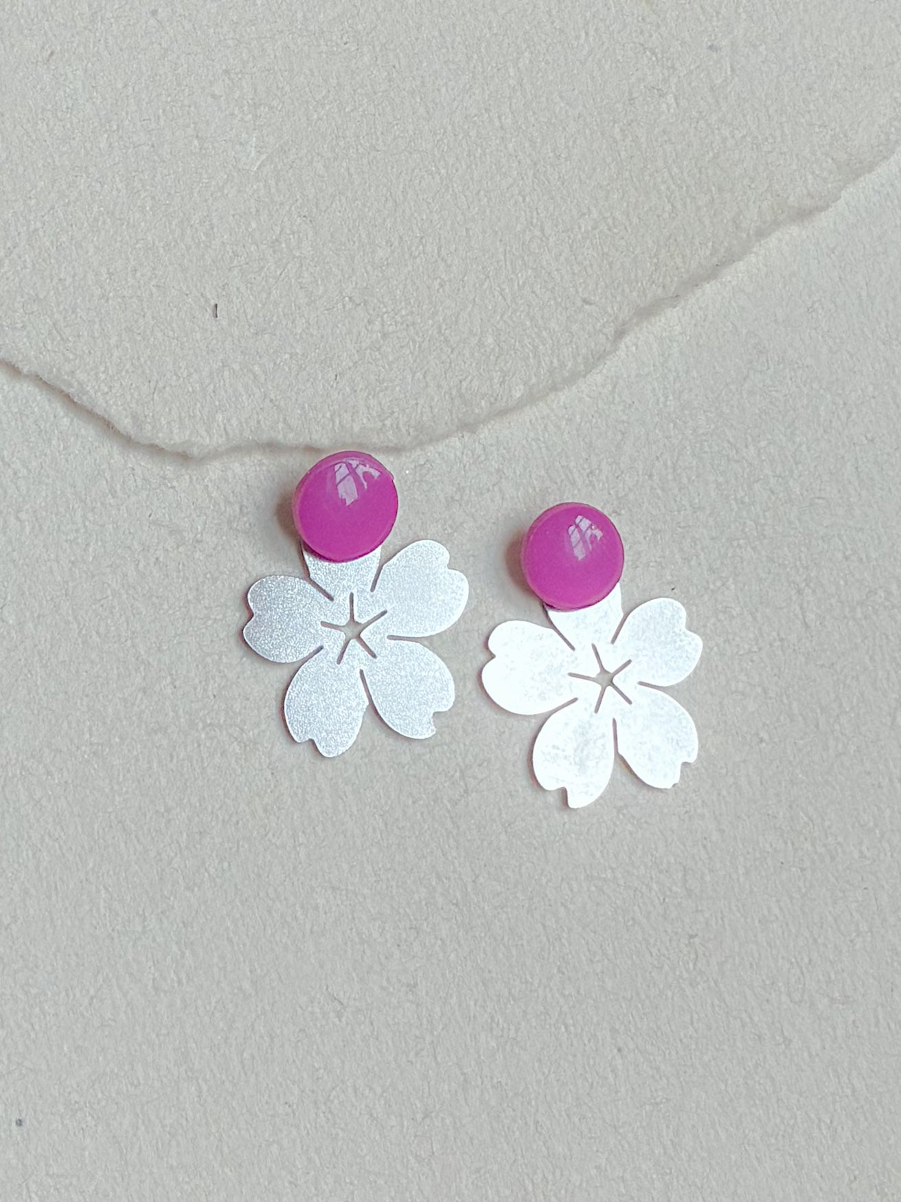 Lilla-pink dot /// stål bagstykke